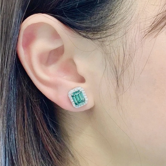 Clearance‼️Certified 2.5ct Diamond silver stud earrings 925. Green and white - Picture 8 of 16